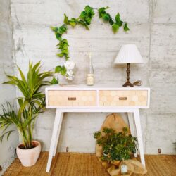 Inicio 44 CONSOLA BLANCA CON FRENTE PERSONALIZADO