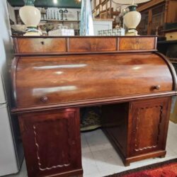 ESCRITORIO ANTIGUO DE PERSIANA