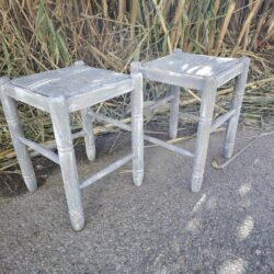 TABURETES DE ENEA GRISES SHABBY CHIC