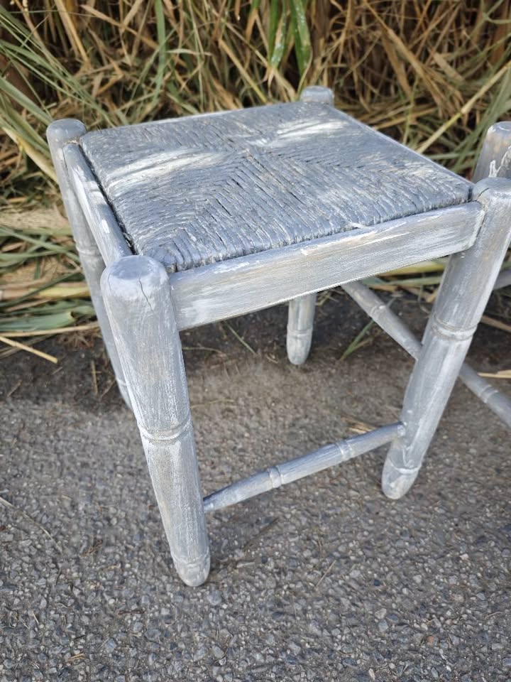 Taburetes grises shabby chic 3 Taburetes grises shabby chic – foto 3