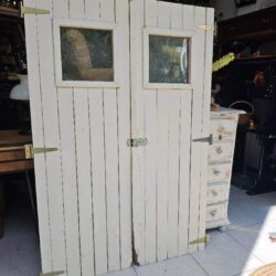 PUERTAS BLANCAS ESTILO MEDITERRÁNEO