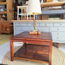 COFFEE TABLE WITH REMOVABLE TRAY