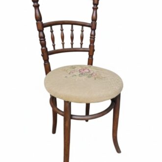 SILLA ANTIGUA BORDADA