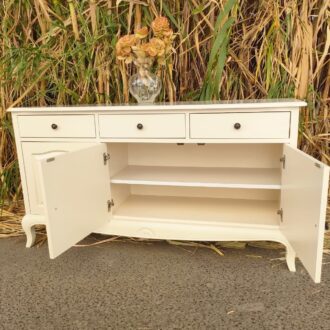 APARADOR CLASICO CREMA 9 IMG 4802