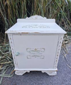 Mesita vintage blanca decapada con dibujos artesanal