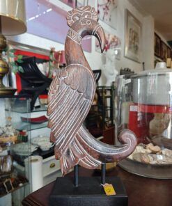 Escultura decorativa de ave tallada