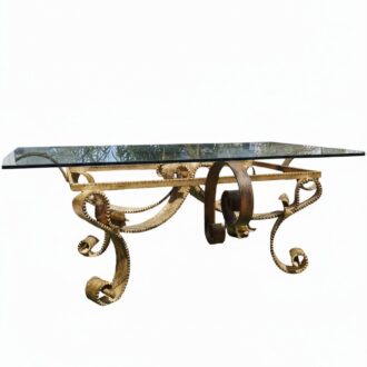 mesa de hierro dorado