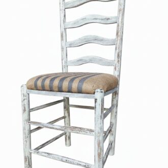 silla de madera envejecida