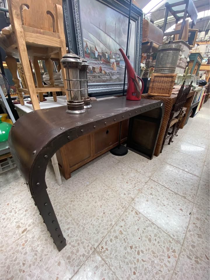 APARADOR INDUSTRIAL – Diseño Curvo con Estética Vintage 2 APARADOR INDUSTRIAL – Diseño Curvo con Estética Vintage - Imagen 2