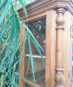 VITRINA DE MADERA TALLADA CON PUERTAS DE CRISTAL 4 Vitrina de Madera Tallada con Puertas de Cristal