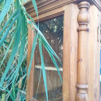 VITRINA DE MADERA TALLADA CON PUERTAS DE CRISTAL 6 Vitrina de Madera Tallada con Puertas de Cristal