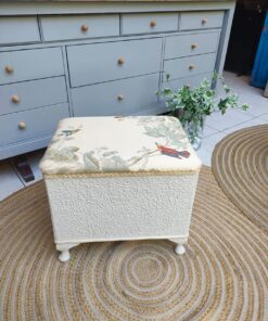 baúl descalzador de estilo vintage combina funcionalidad y estética