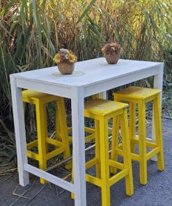 Mesa alta rectangular de madera con acabado blanco decapé y diseño decorativo pintado a mano.