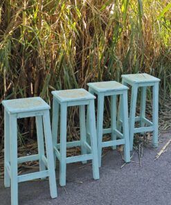 Taburete alto Mandala azul con diseño mandala dorado pintado a mano.