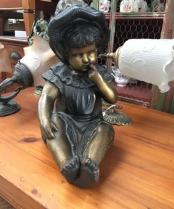figura antigua de niña en terracota mercadillo paris