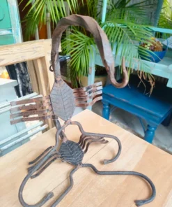 colgadores artesanales escorpiones forja