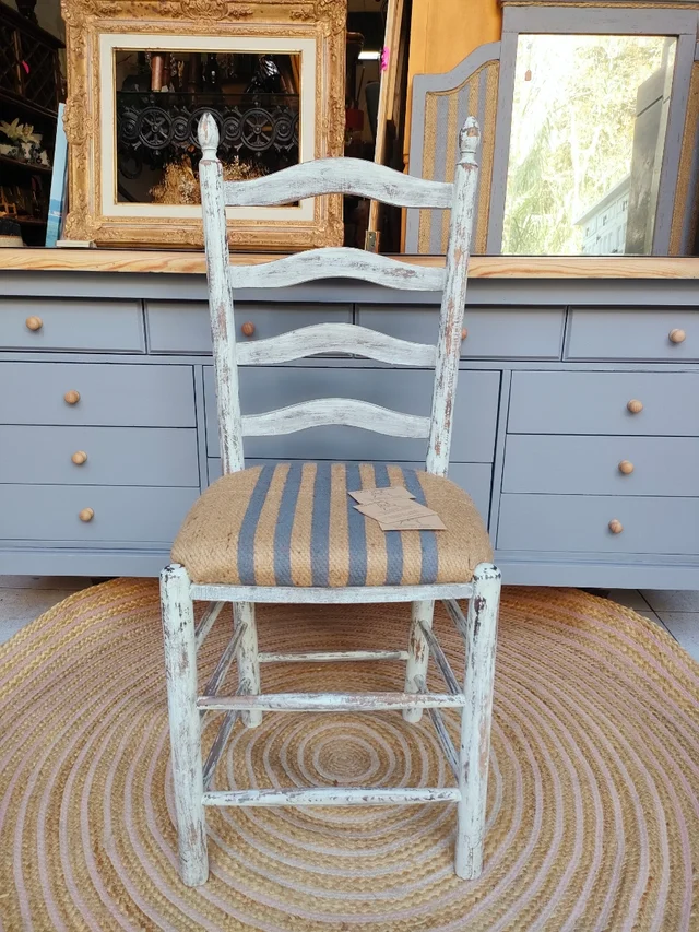 silla de madera envejecida 2 silla de madera envejecida - Imagen 2