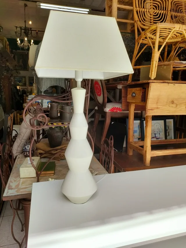 Lámpara de mesa blanca 1 Lámpara de mesa blanca de madera