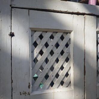 Old White Lattice Door – photo 2