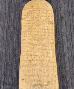 TABLILLA DE MADERA CON ESCRITURA ÁRABE