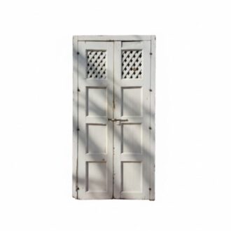 Puerta Antigua de Celosía Blanca