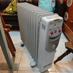 Portable oil radiator with classic design