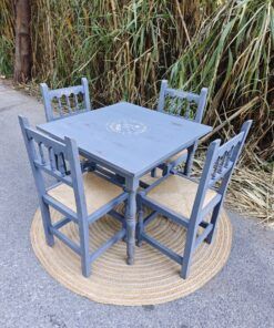 Mesa y sillas gris decapado