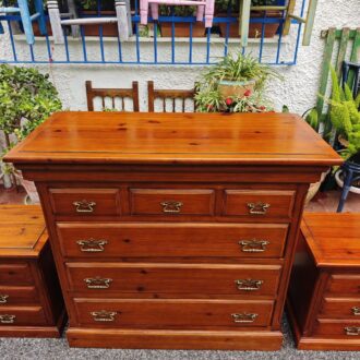 CÓMODA Y MESITAS DE PINO 8 1000443521 scaled