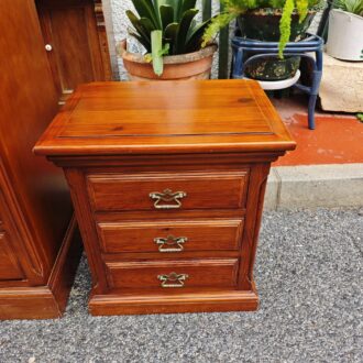 CÓMODA Y MESITAS DE PINO 10 1000443522 scaled