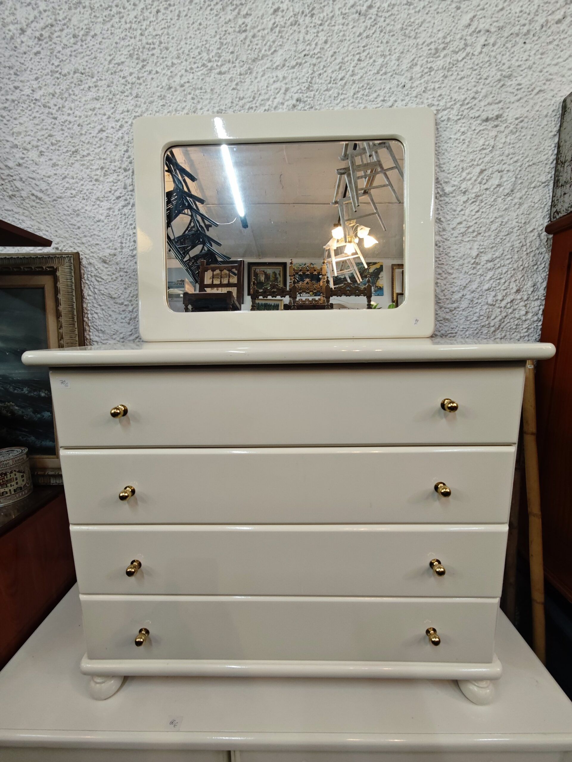 cwhite lacquered chest of drawers and mirror3Image cómoda y espejo blanco lacado - Image 3