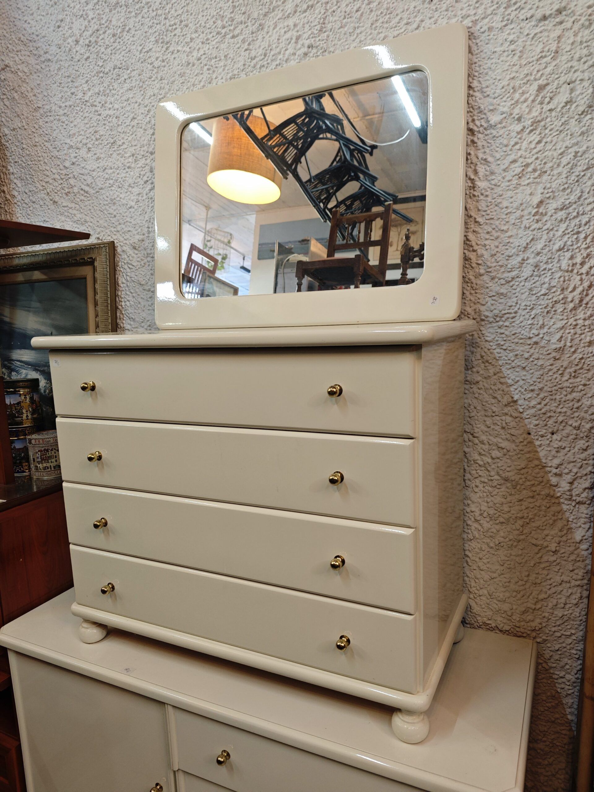 cwhite lacquered chest of drawers and mirror4Image cómoda y espejo blanco lacado - Image 4