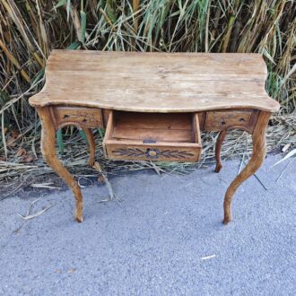 Escritorio antiguo de madera lavada 7 1000448586 scaled