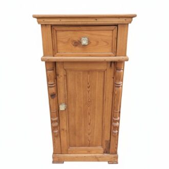 mesita antigua de madera natural