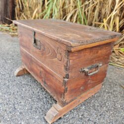 Baúl antiguo de madera 10 1000449711 scaled