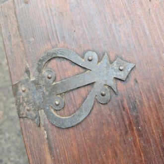 Baúl antiguo de madera 12 1000449713 scaled