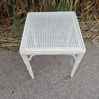 Mesita auxiliar estilo Chippendale blanca 10 1000453545 scaled