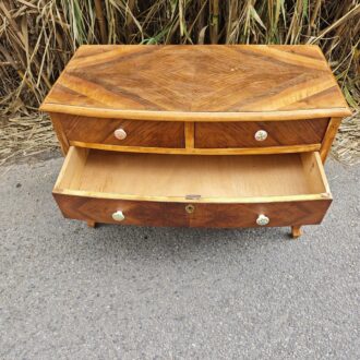 Cómoda vintage de estilo francés 11 1000453806 scaled