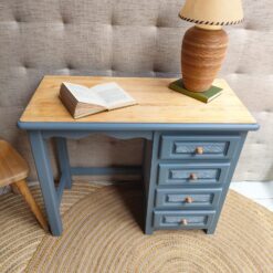 Escritorio de estilo vintage 4 IMG 20250909 WA0022