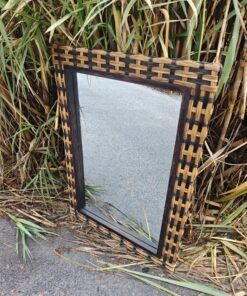 Novedades 15 Espejo vintage rectangular de ratán natural, 100×71 cm. Diseño artesanal con textura cálida y proporciones equilibradas. Ideal para interiores con estilo orgánico y luminoso.