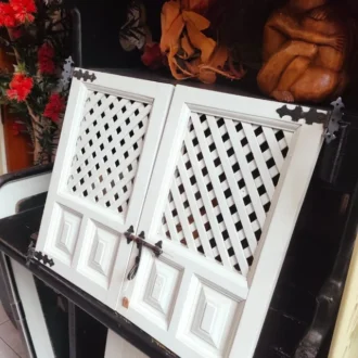 Castilian decorative lattice doors in white wood.