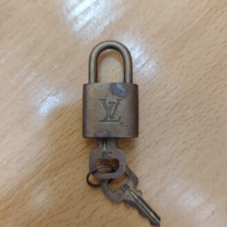 Candado vintage original Louis Vuitton 310 6 1000463568 scaled