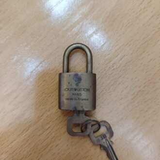 Candado vintage original Louis Vuitton 310 5 1000463569 scaled