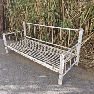 Sofá de Bambú Estilo Rústico Vintage con Cojines Blancos 11 1000464069 scaled