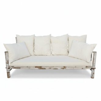 Sofá de Bambú Estilo Rústico Vintage con Cojines Blancos