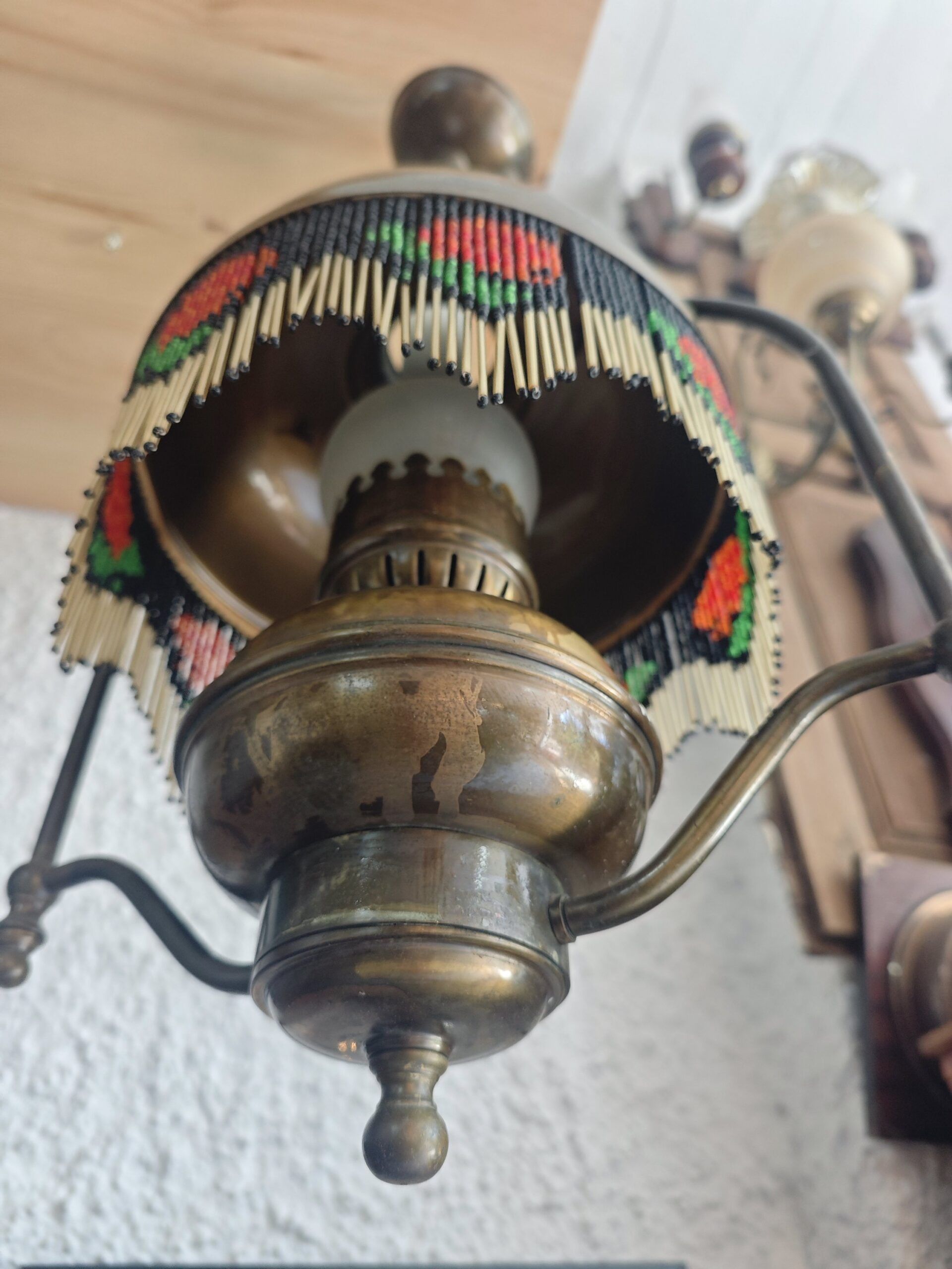 Lámpara de Techo Vintage en latón con Pantalla de Flecos de Cuentas y Flores 5 Lámpara de Techo Vintage en latón con Pantalla de Flecos de Cuentas y Flores - Imagen 5