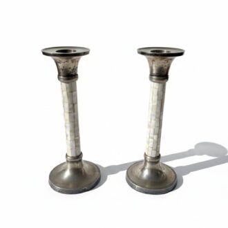 Pareja de Candelabros Vintage de Nácar y Metal Plateado - Estilo Elegante Mid-Century