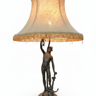 Lámpara de Mesa Vintage con Escultura de metal y Pantalla con Flecos - Estilo Clásico Elegante