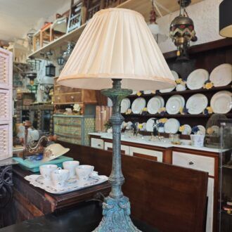 Lámpara de Mesa Vintage en Metal Tallado con Pantalla Plisada 11 1000489767