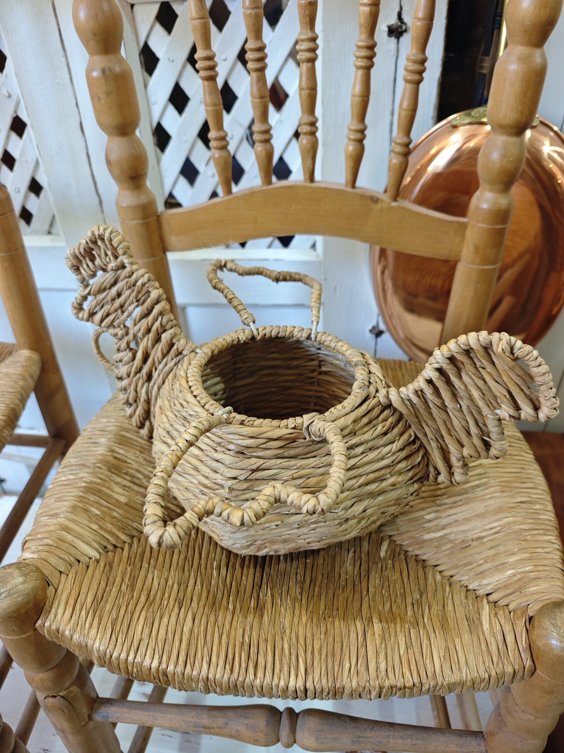 Huevera Artesanal de Enea en Forma de Gallina 5 Huevera Artesanal de Enea en Forma de Gallina - Imagen 5