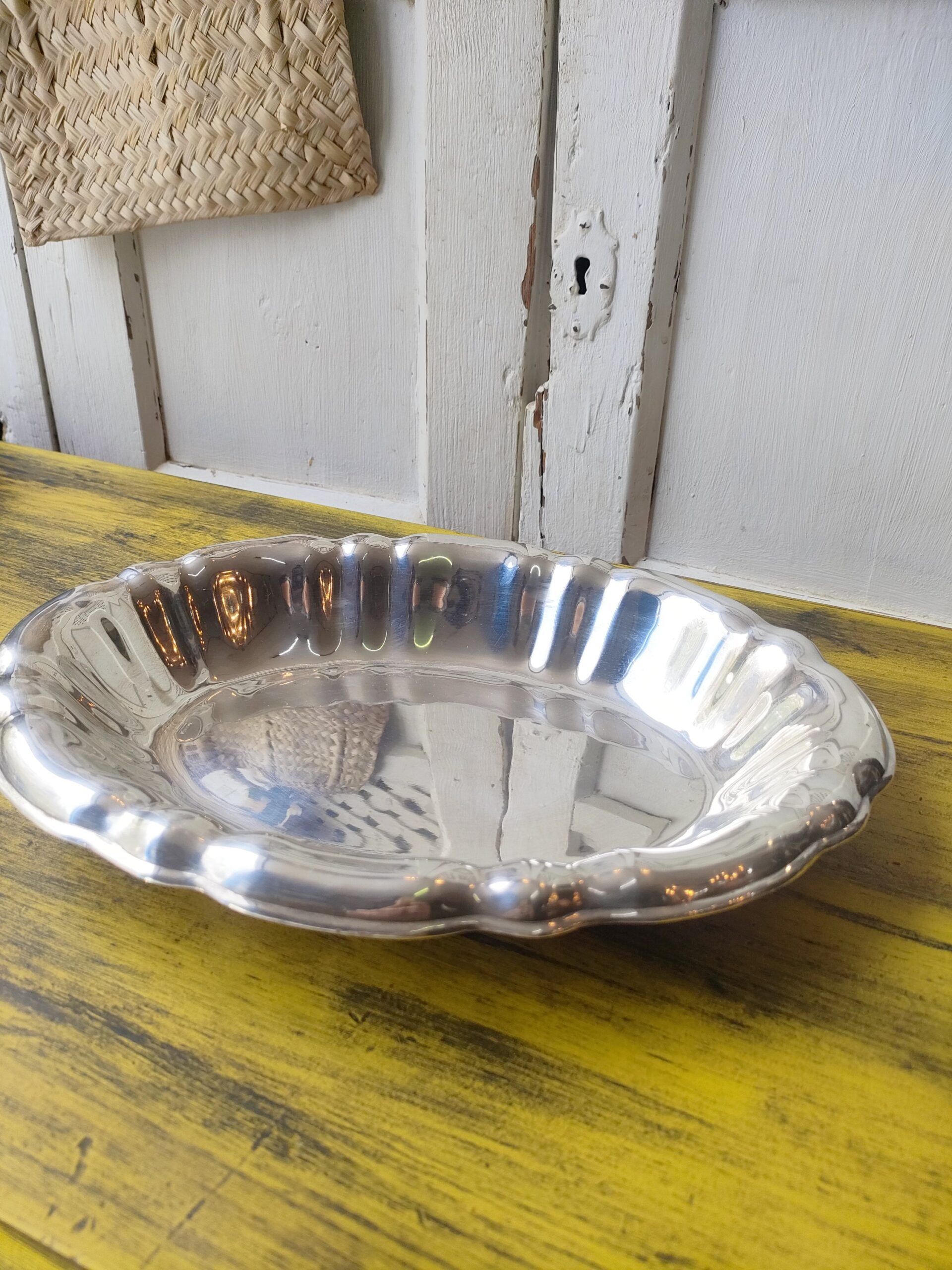 Centro de Mesa Alpaca Plateada Meneses – Bandeja Ovalada Gallonada Vintage 2 Centro de Mesa Alpaca Plateada Meneses – Bandeja Ovalada Gallonada Vintage - Imagen 2